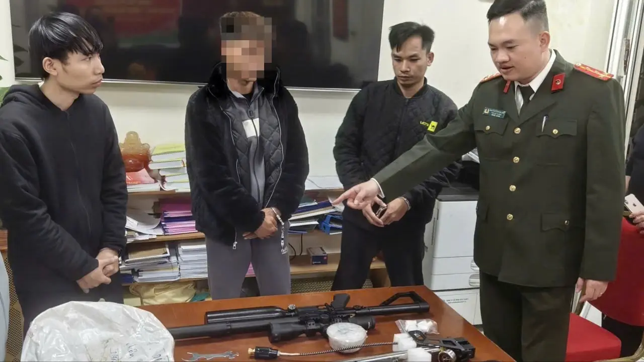 Bắt giữ nhóm đối tượng buôn bán trái phép súng PCP